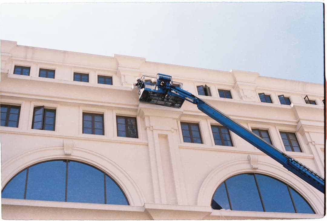 servicing building